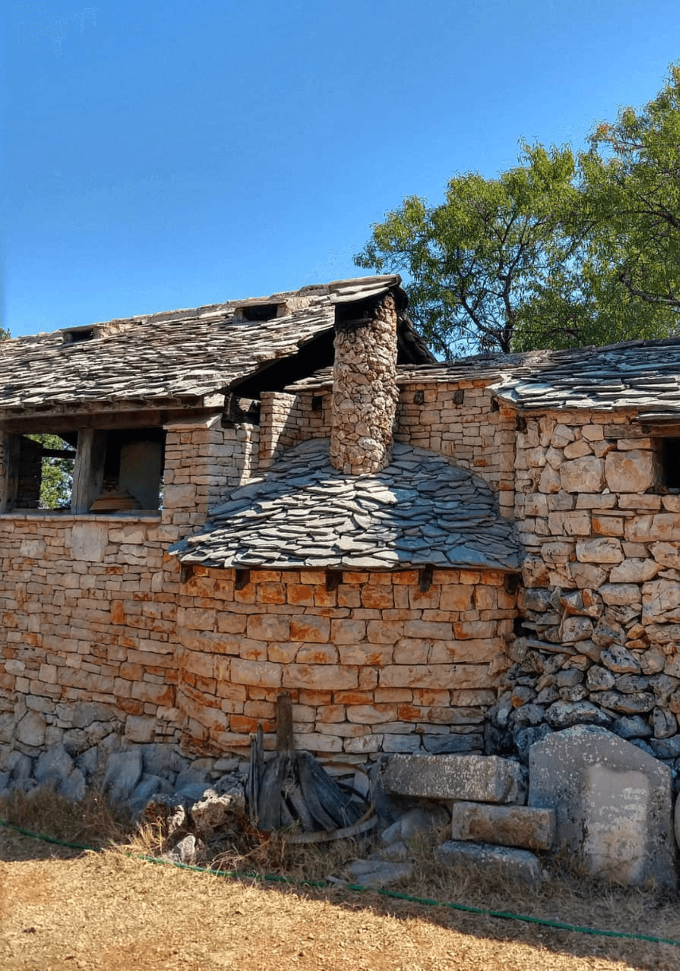 The ancient dry stone walls of Konoba Humac